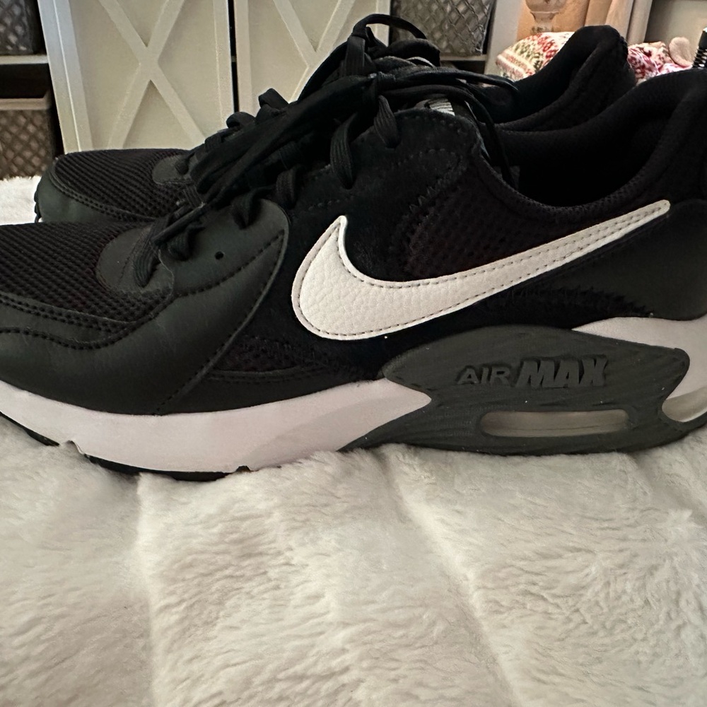 Woman’s Nike Air Max